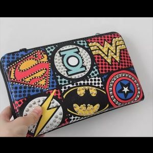 MARVEL SUPERHERO RIVET CLUTCH BAG/CROSSBODY BAG